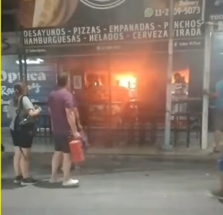 INCENDIO EN CASA DE COMIDAS DE DORREGO