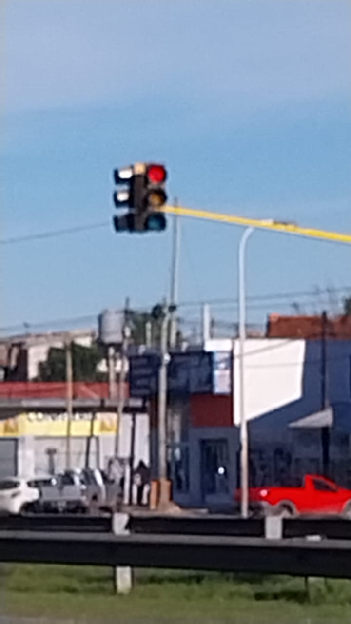 PELIGRO:  SEMÁFORO CRUZADO EN EL KILÓMETRO 41