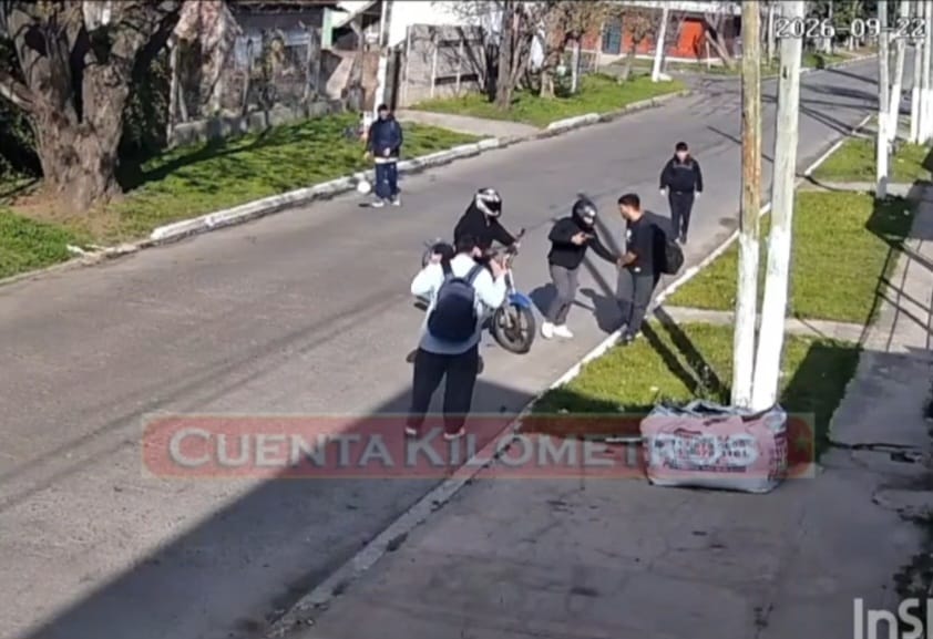 MOTOCHORROS R0BAR0N A CUATRO JOVENES CON AUTISMO QUE VOLVIAN DE LA ESCUELA EN CAT&Aacute;N