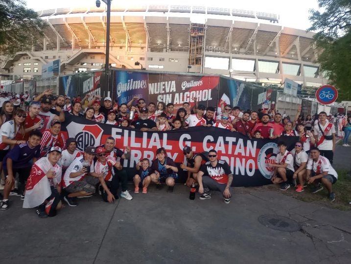 LA FILIAL GONZÁLEZ CATÁN VIRREY DEL PINO DIJO PRESENTE EN APOYO AL EQUIPO DE RIVER QUE MAÑANA VA POR LA HAZAÑA ANTE EL MINEIRO EN EL MONUMENTAL