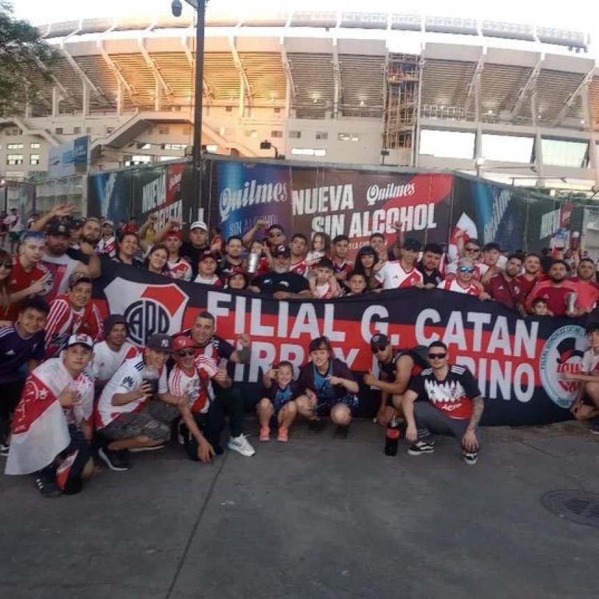 LA FILIAL GONZÁLEZ CATÁN VIRREY DEL PINO DIJO PRESENTE EN APOYO AL EQUIPO DE RIVER QUE MAÑANA VA POR LA HAZAÑA ANTE EL MINEIRO EN EL MONUMENTAL